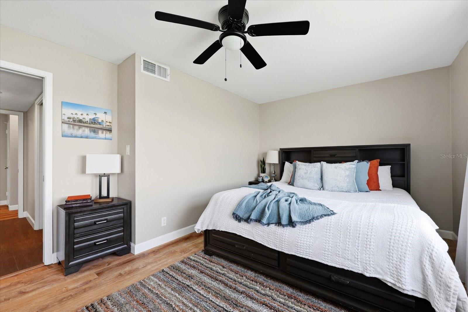 SKY HARBOUR CONDO APTS - Residential