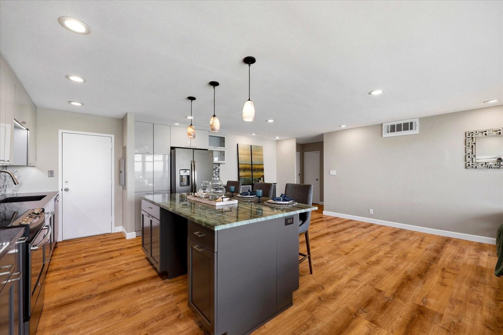 SKY HARBOUR CONDO APTS - Residential