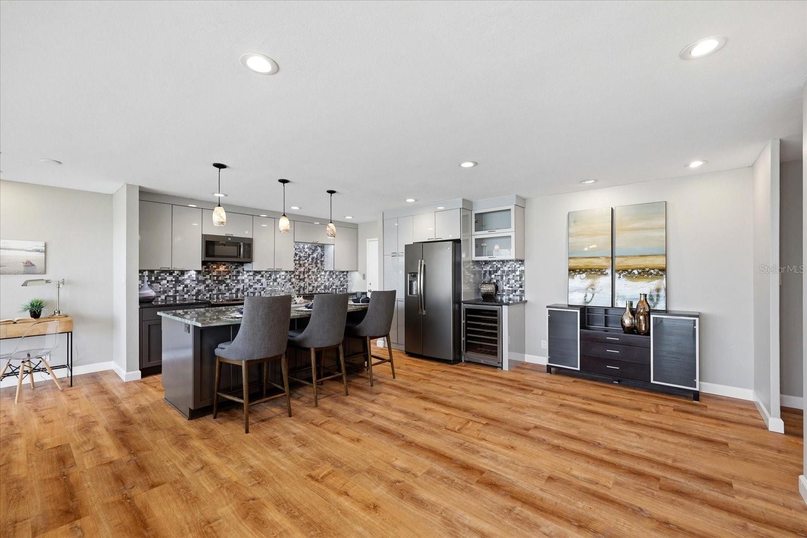 SKY HARBOUR CONDO APTS - Residential