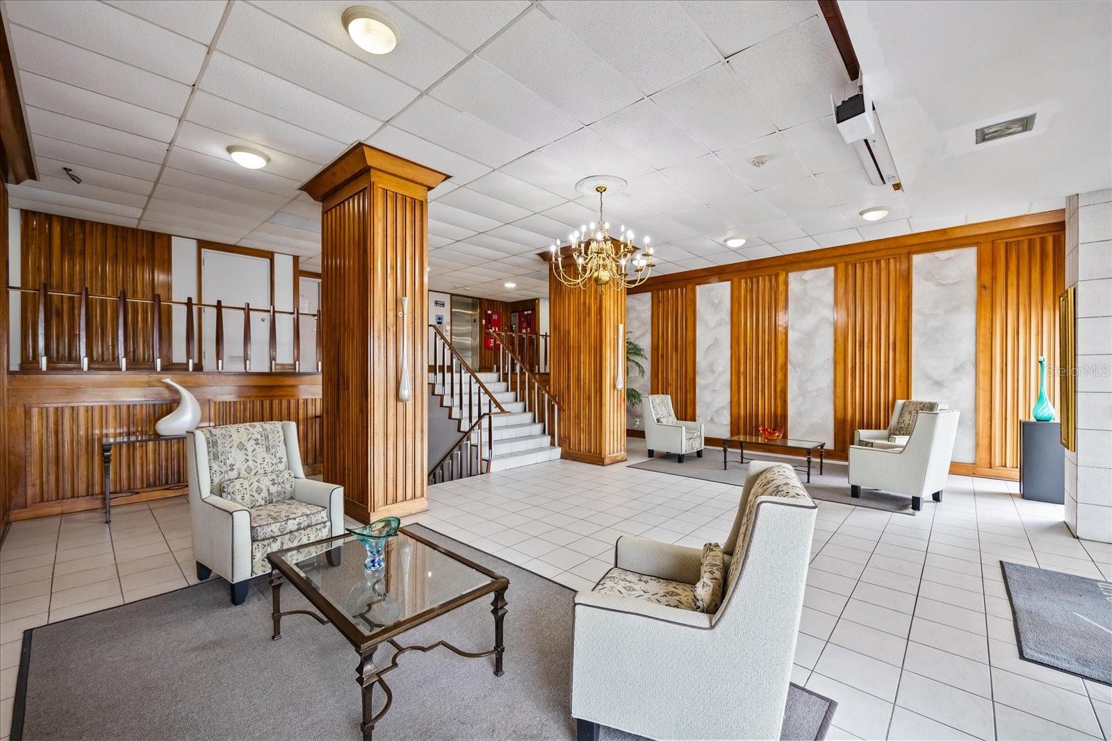 SKY HARBOUR CONDO APTS - Residential