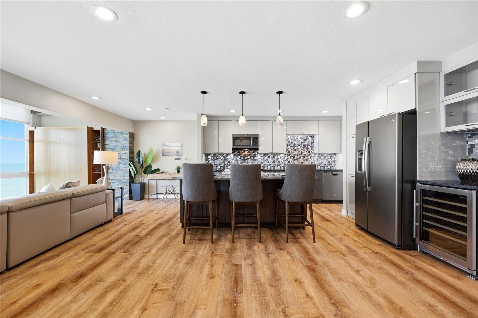SKY HARBOUR CONDO APTS - Residential