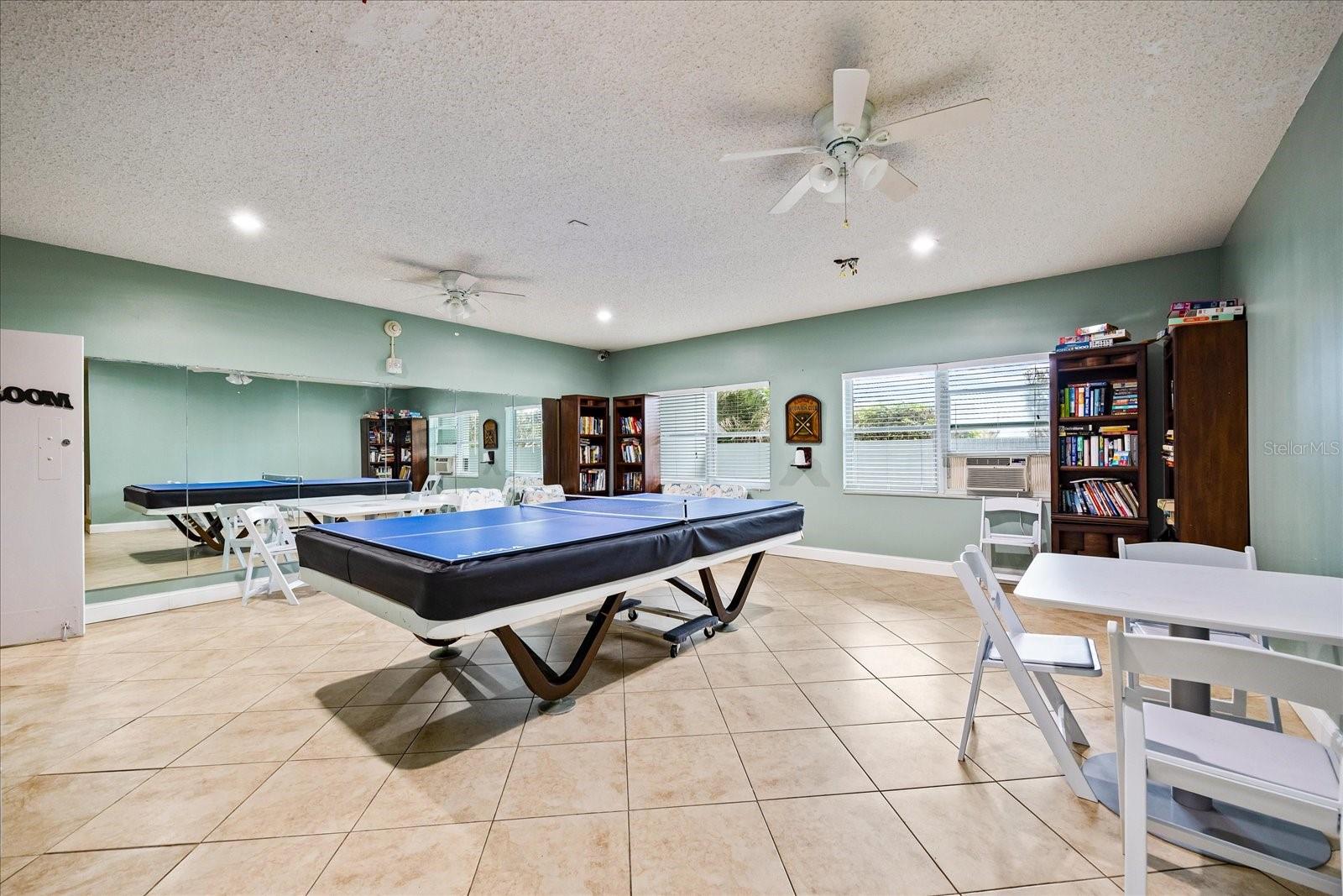 SKY HARBOUR CONDO APTS - Residential