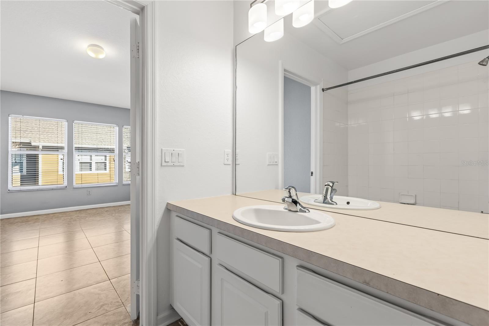 REGENCY OAKS UNIT ONE - Residential