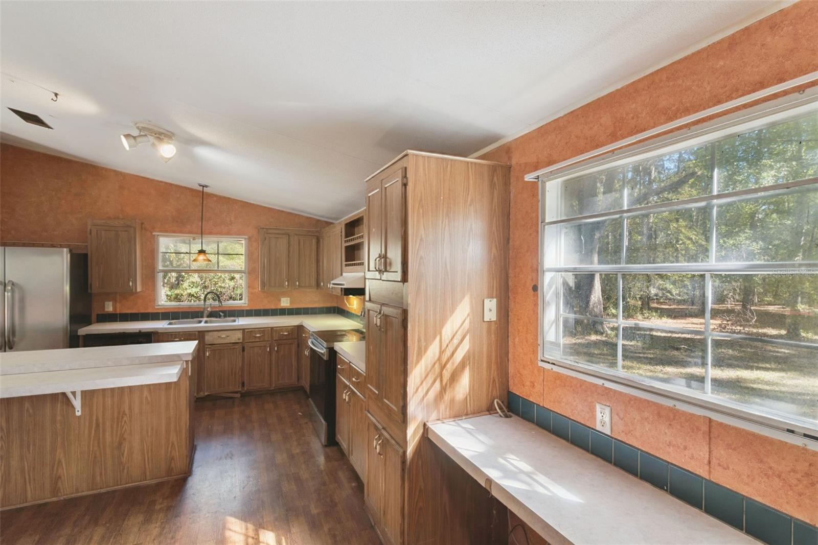 MERI OAKS NORTH - Residential