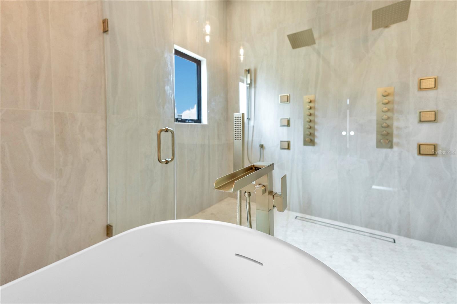 ROCKET CITYA - Residential