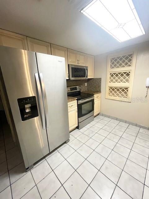 HIBISCUS GARDENS - Residential Lease