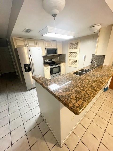 HIBISCUS GARDENS - Residential Lease