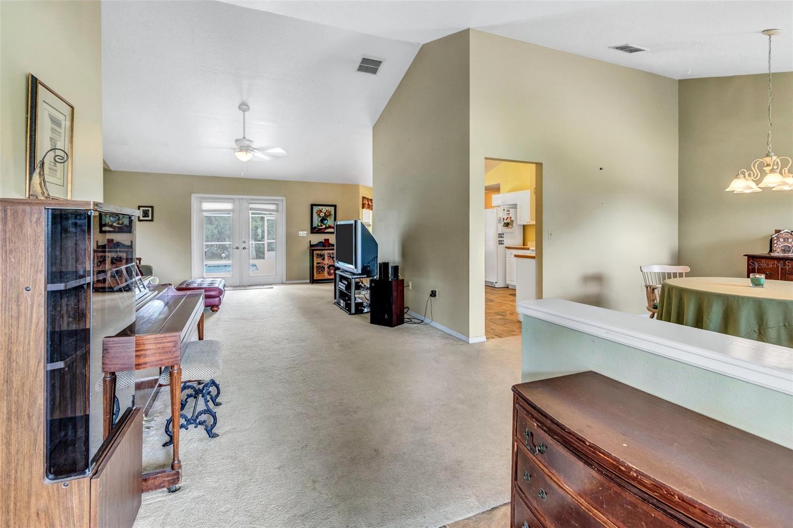 1842 W VIRGINIA DRIVE