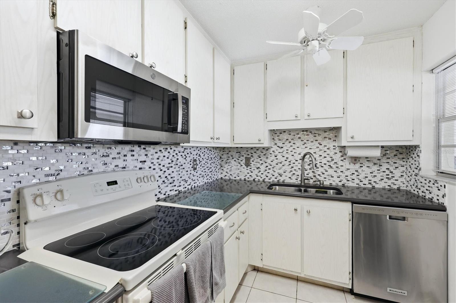 390 301 BOULEVARD W 27B, BRADENTON, FL, 34205 2 390 301 BOULEVARD W 27B
