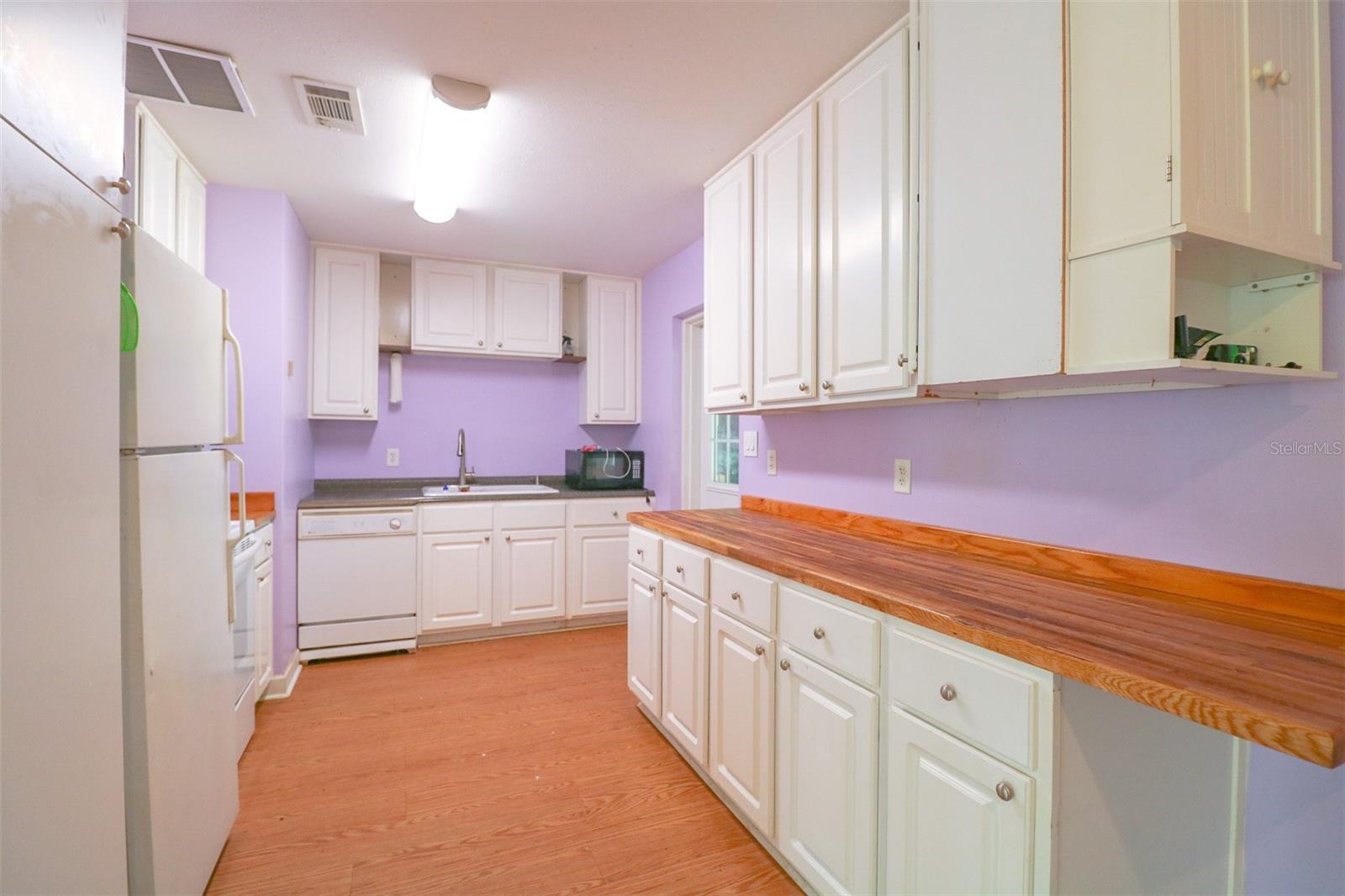 HIGHLAND COURT #4 - Residential Lease