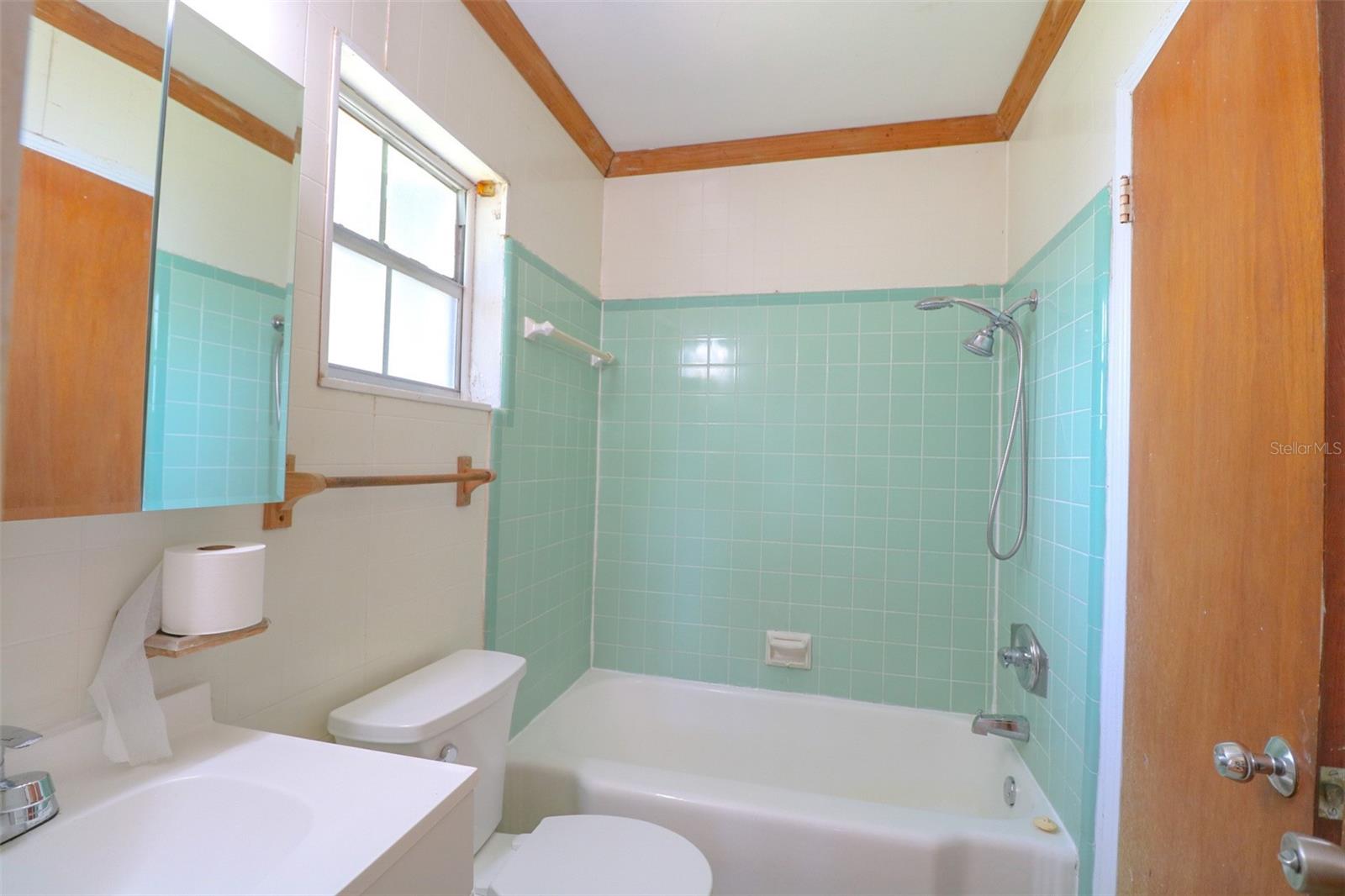 HIGHLAND COURT #4 - Residential Lease