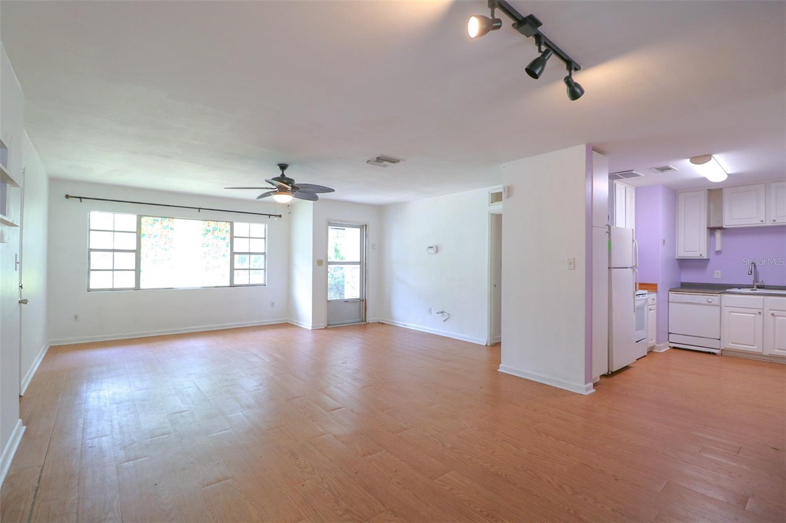 HIGHLAND COURT #4 - Residential Lease