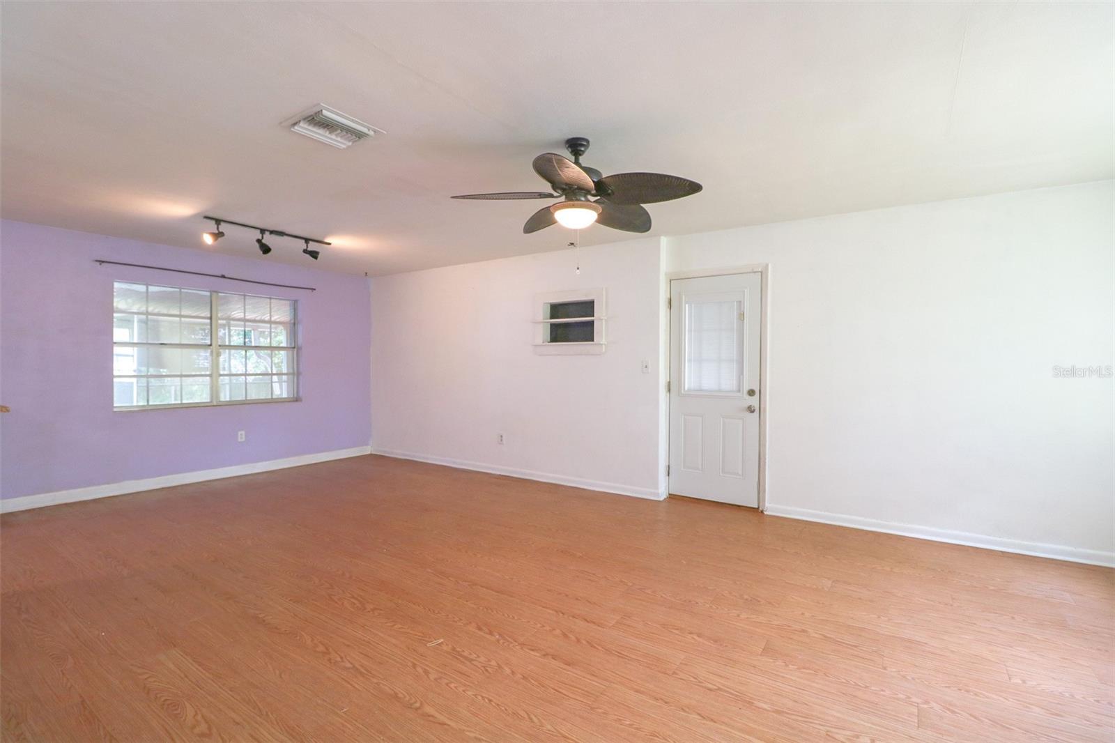 HIGHLAND COURT #4 - Residential Lease