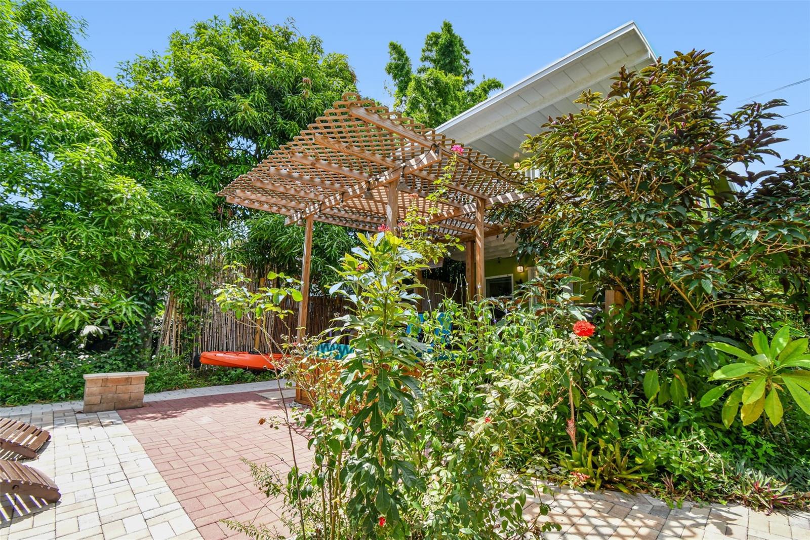 ALTOS VERDES - Residential Income