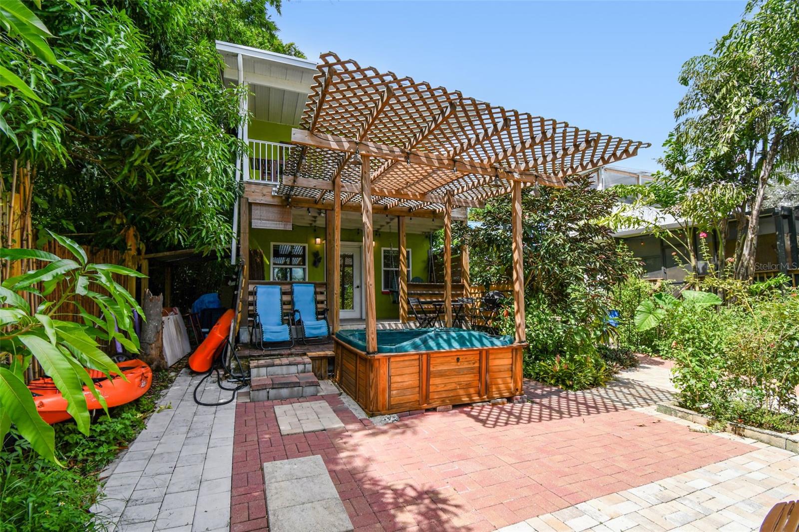 ALTOS VERDES - Residential Income