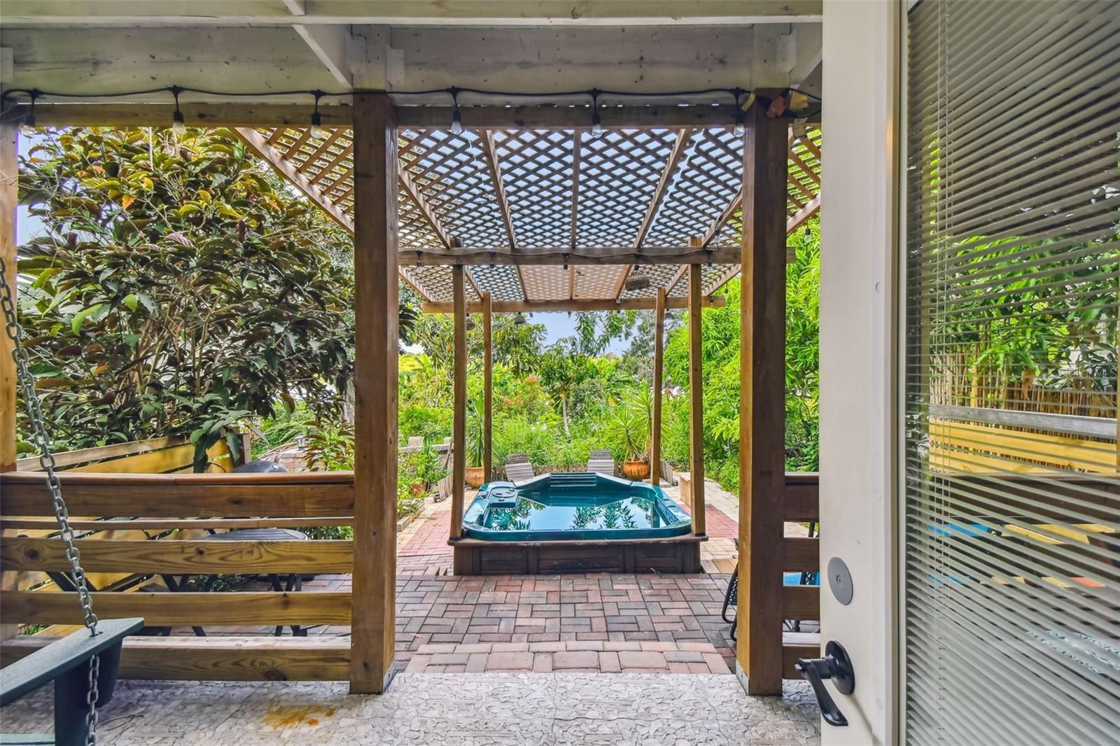 ALTOS VERDES - Residential Income