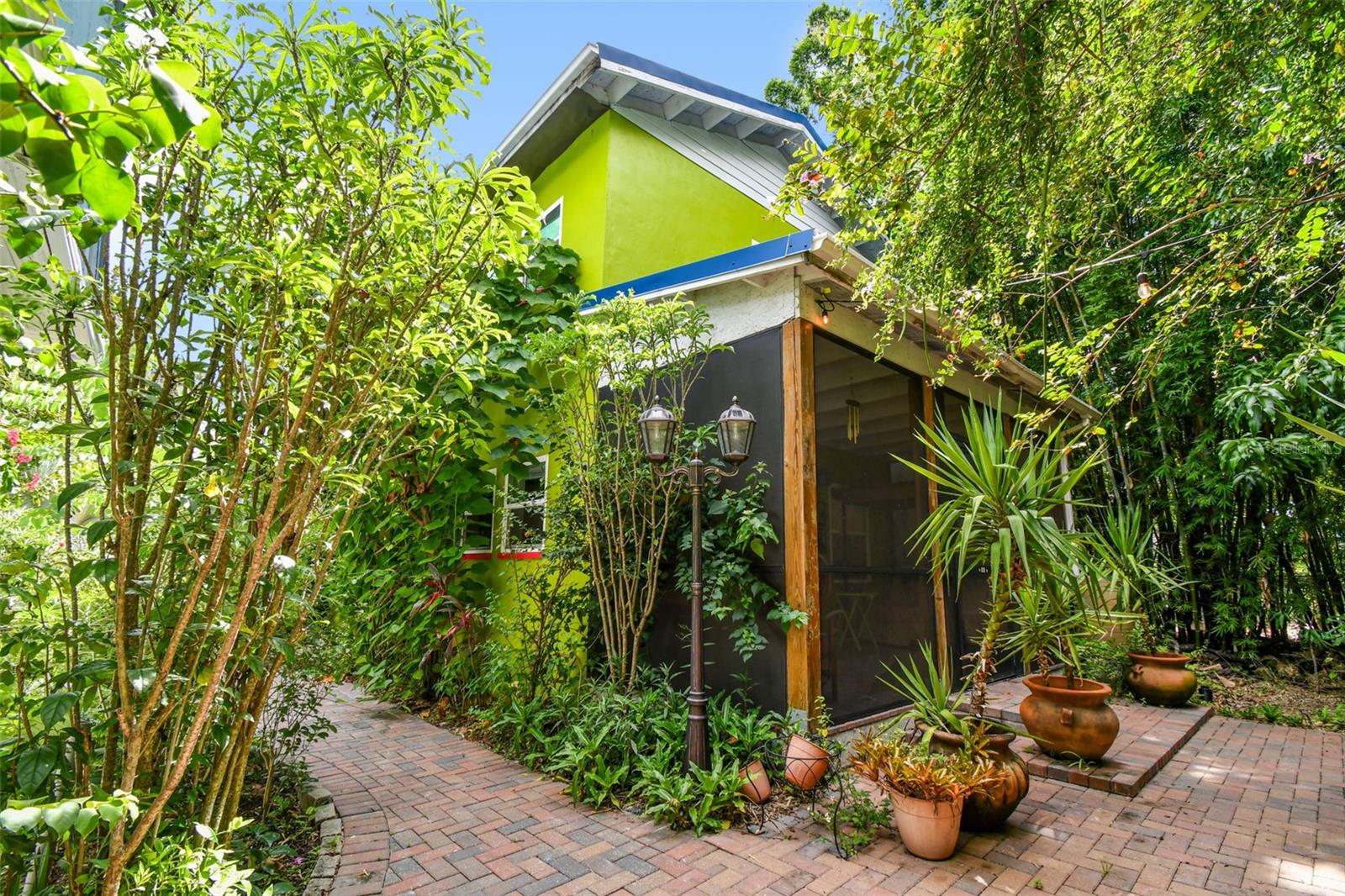 ALTOS VERDES - Residential Income