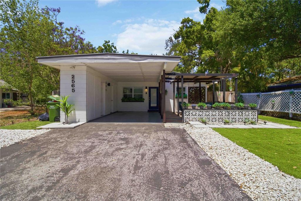 Photo of 2565 Browning Street, Sarasota, FL 34237 (MLS # A4690958)