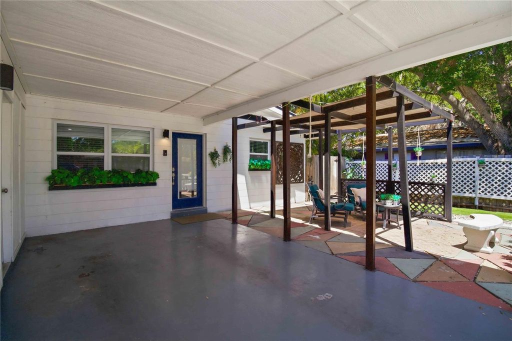 Photo of 2565 Browning Street, Sarasota, FL 34237 (MLS # A4690958)