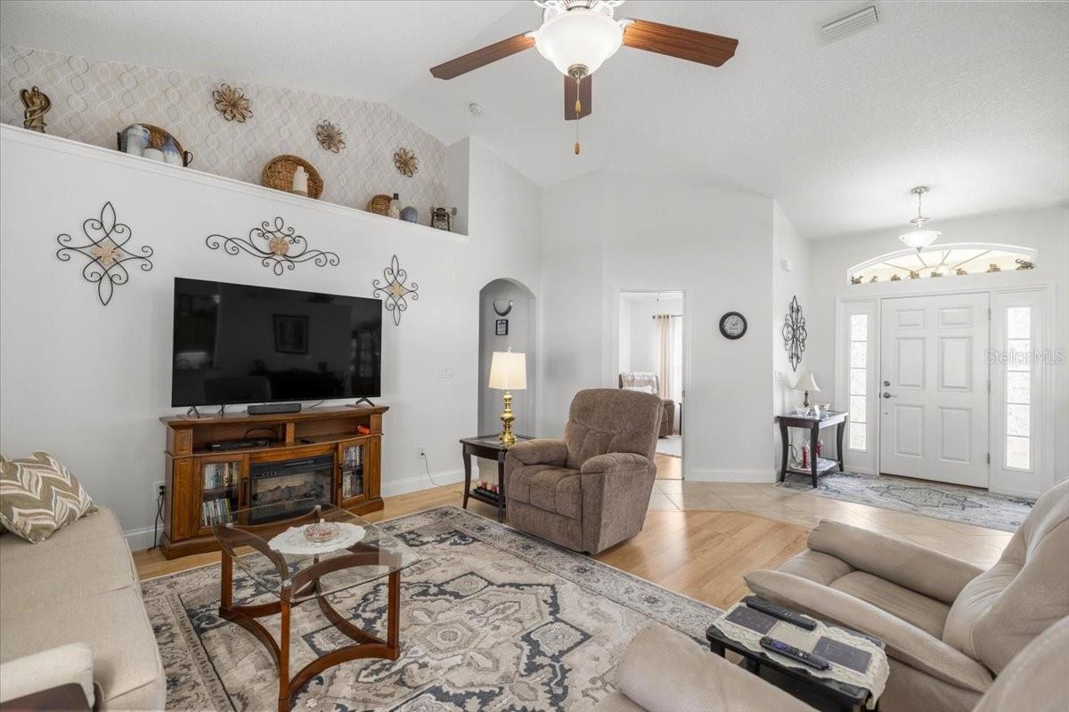 MEADOW GLENN UN 01 - Residential