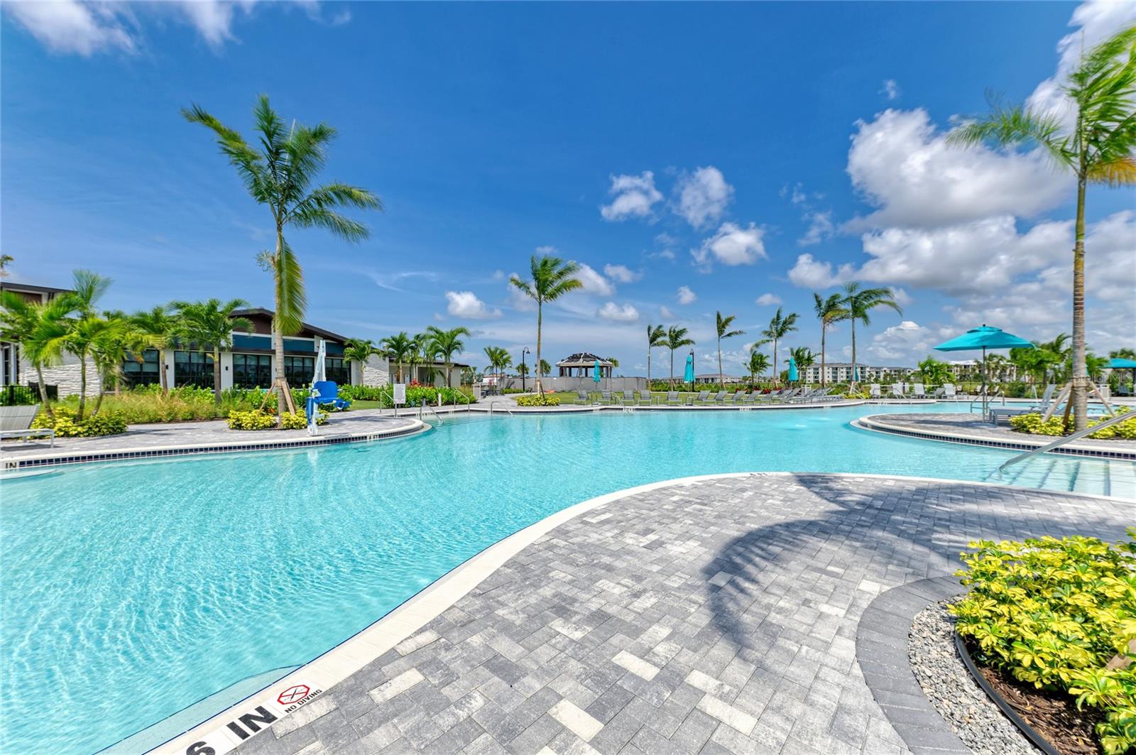 WELLEN PARK GOLF & COUNTRY CLUB - Residential