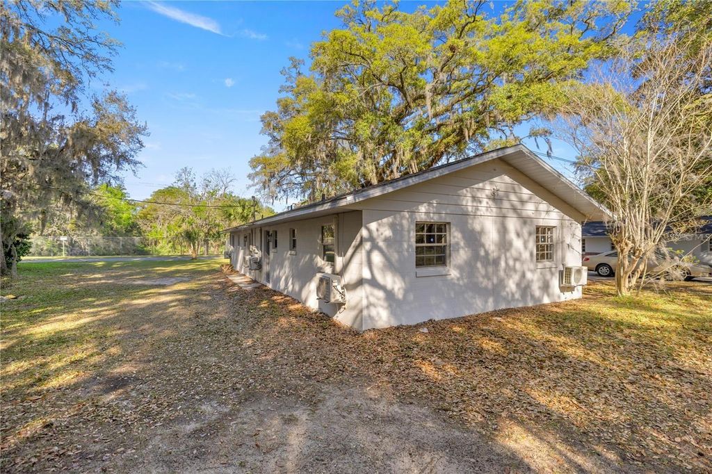 Photo of 403 NE 26th Court, Ocala, FL 34470 (MLS # OM715609)