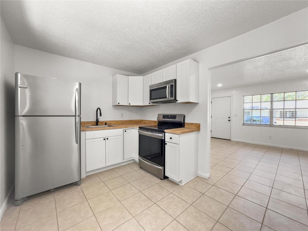 Photo of 403 NE 26th Court, Ocala, FL 34470 (MLS # OM715609)