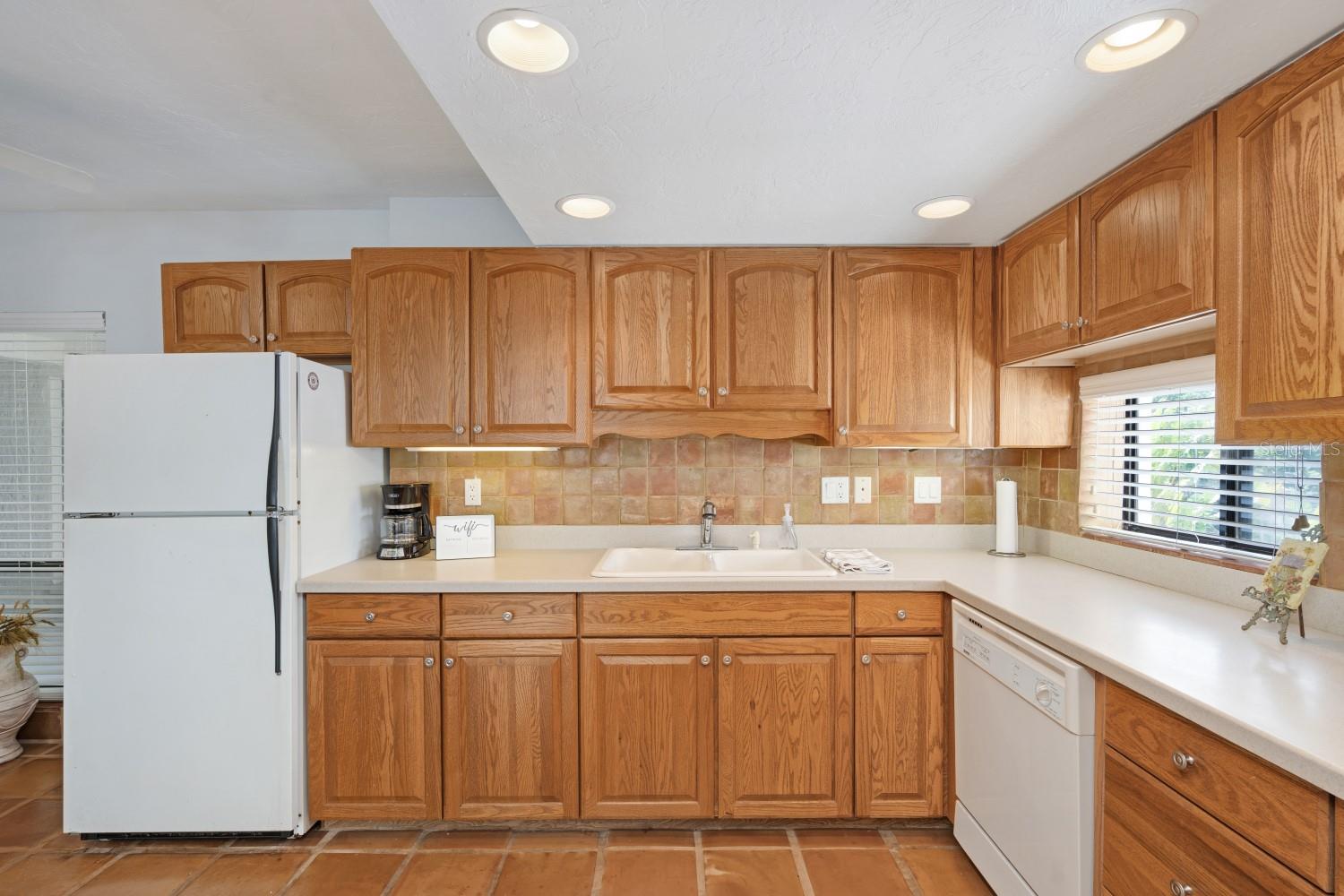 BAY OAKS - Residential