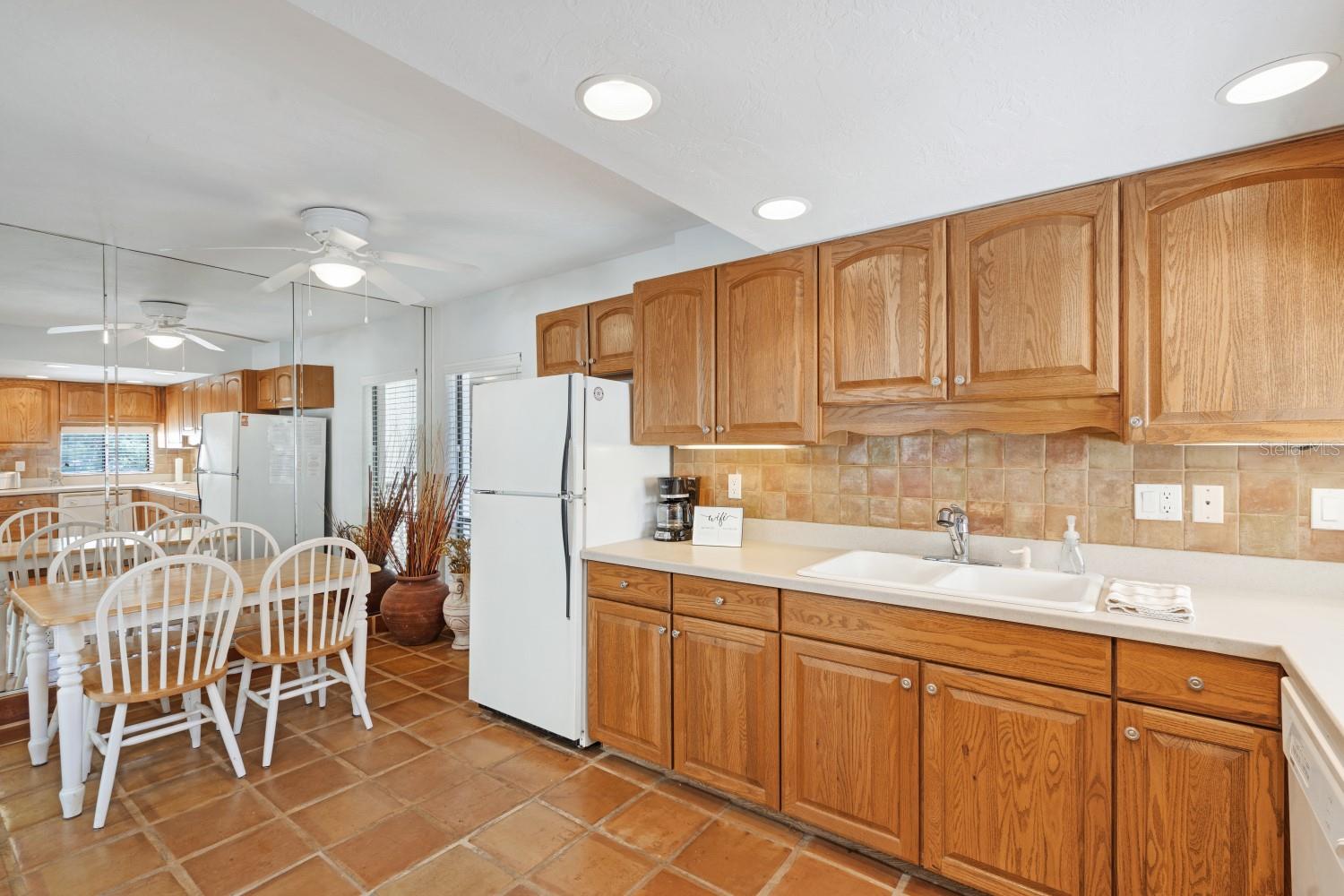 BAY OAKS - Residential