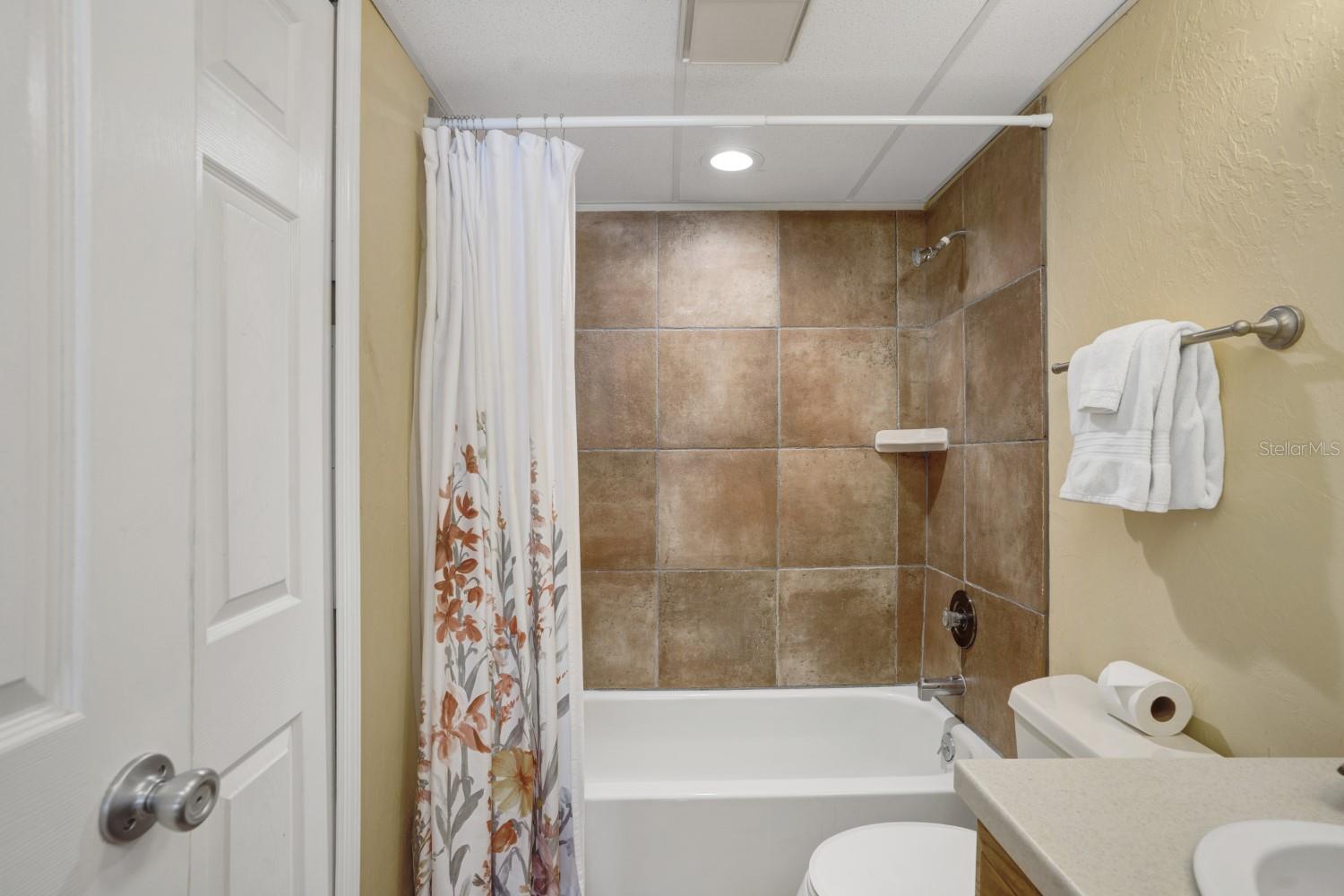 BAY OAKS - Residential