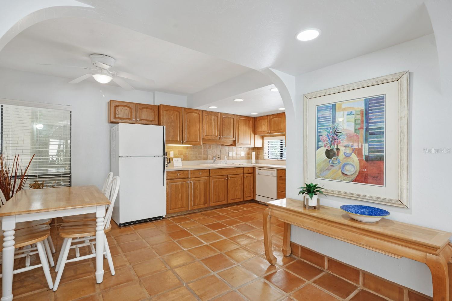 6157 MIDNIGHT PASS ROAD E22