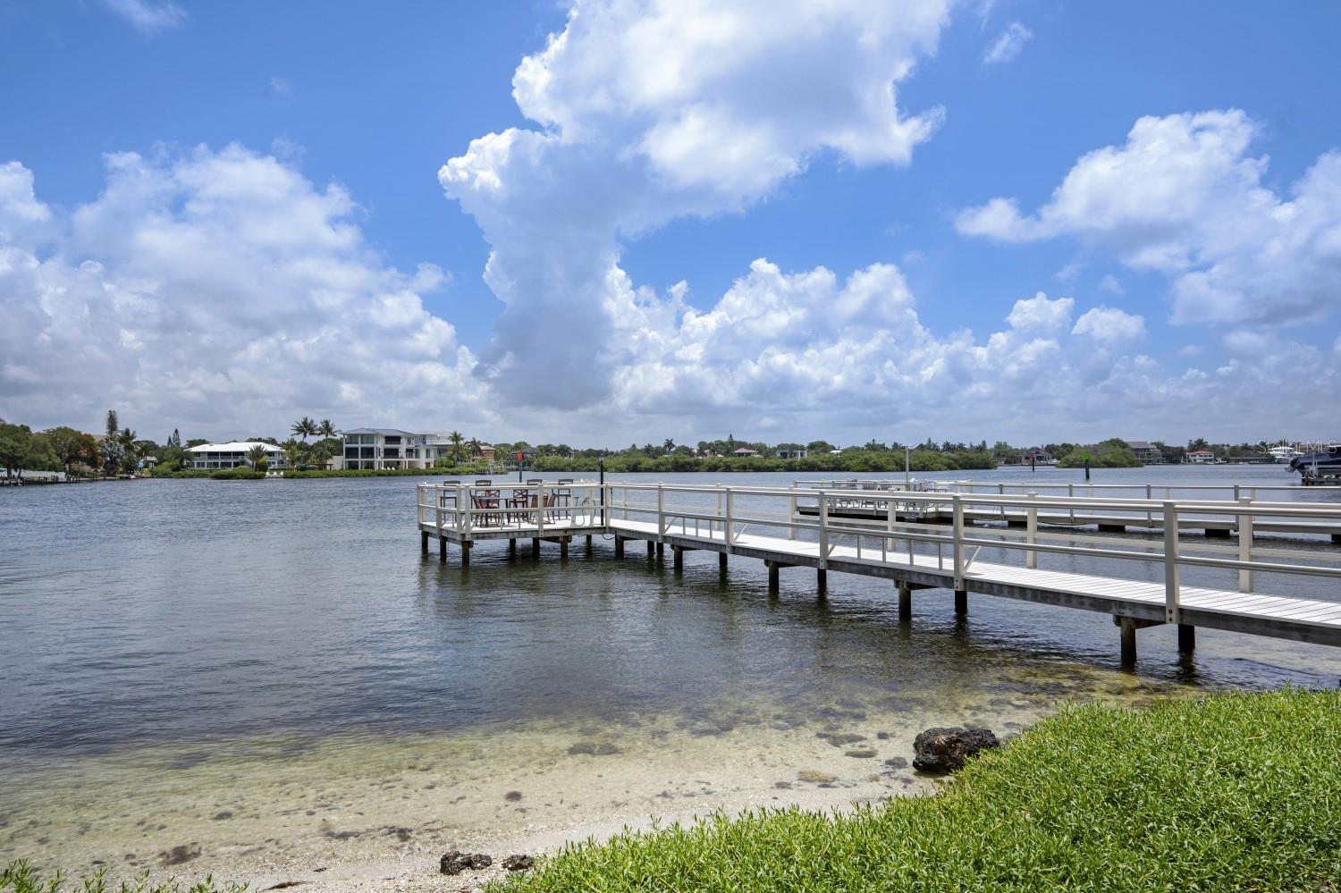 BAY OAKS - Residential