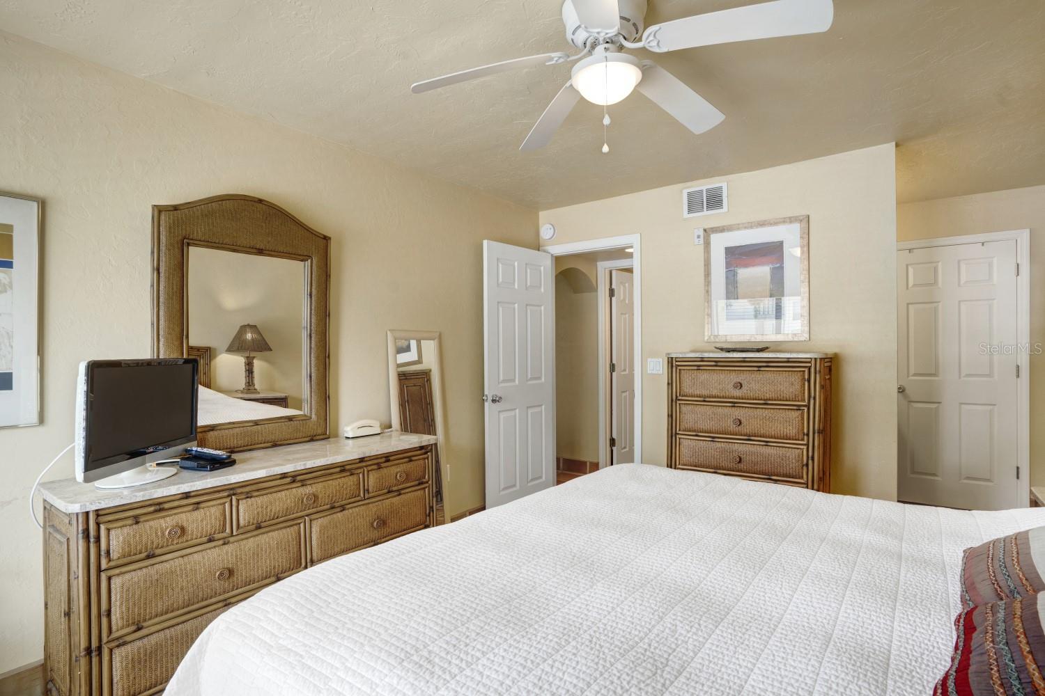 BAY OAKS - Residential