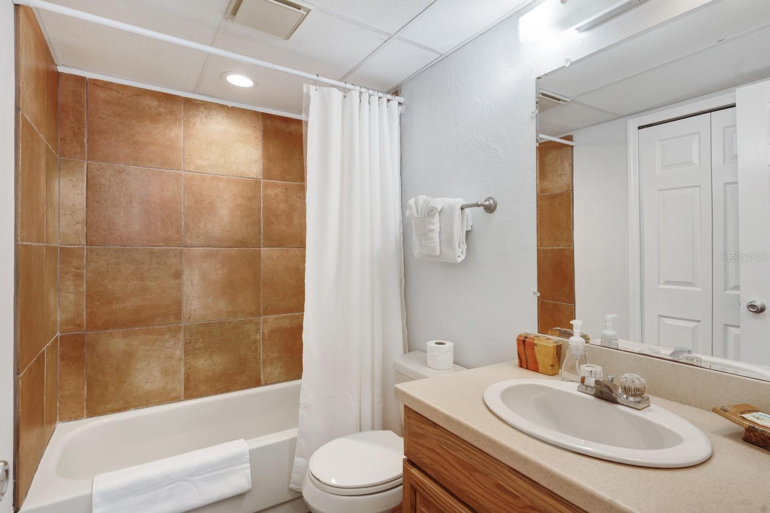 BAY OAKS - Residential