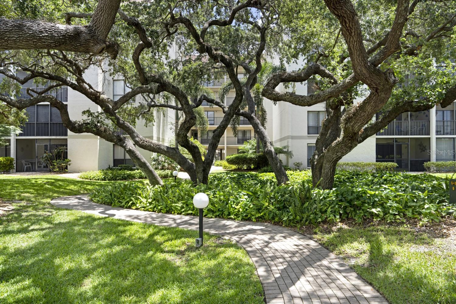 BAY OAKS - Residential