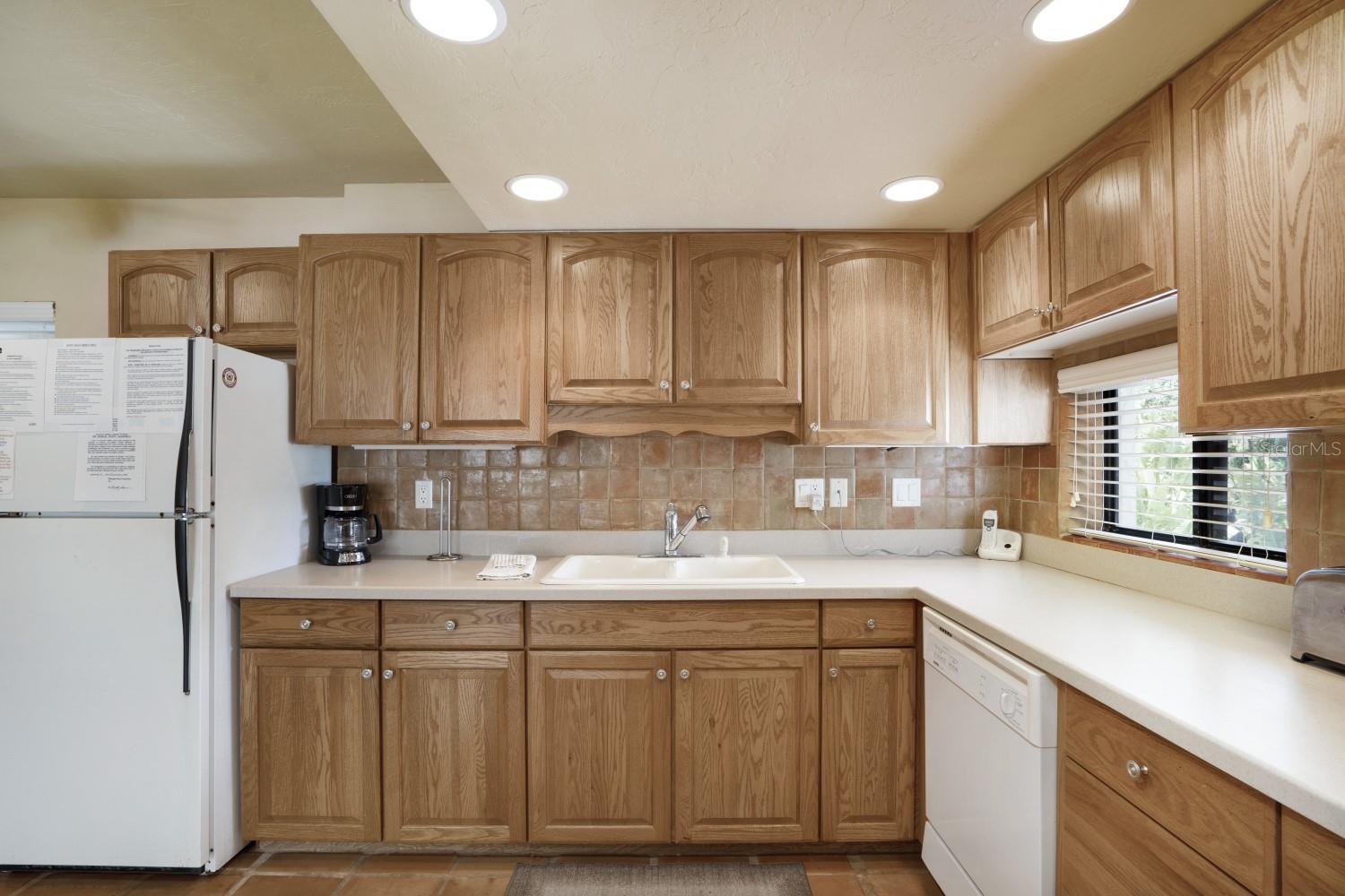 BAY OAKS - Residential