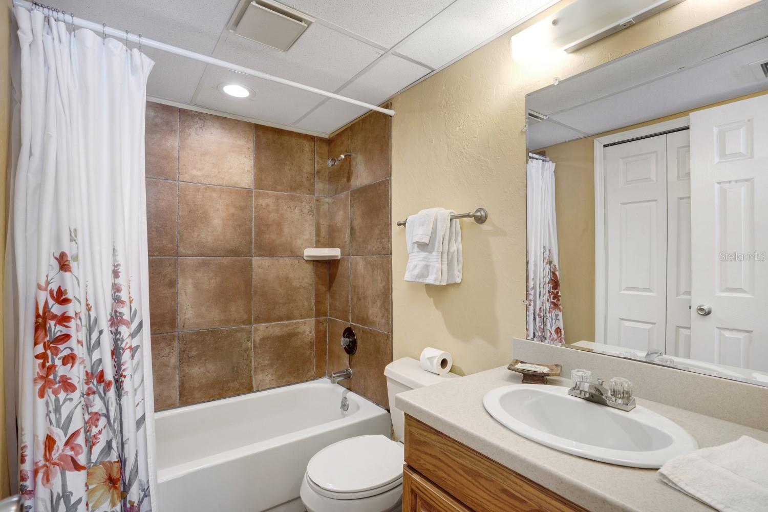 BAY OAKS - Residential