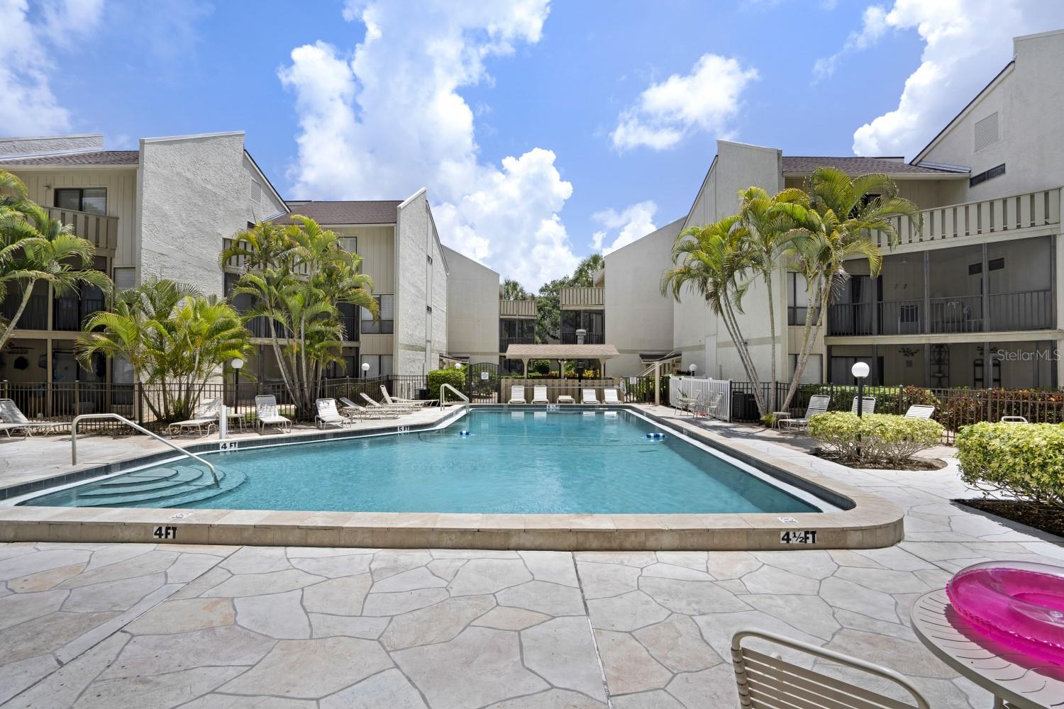 BAY OAKS - Residential