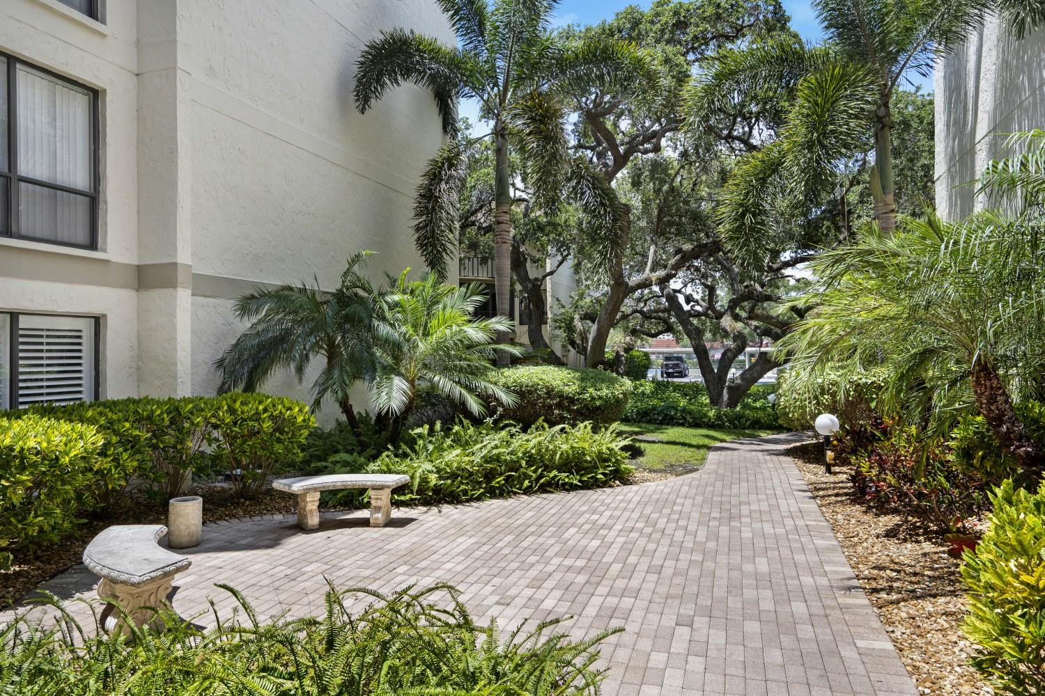 BAY OAKS - Residential