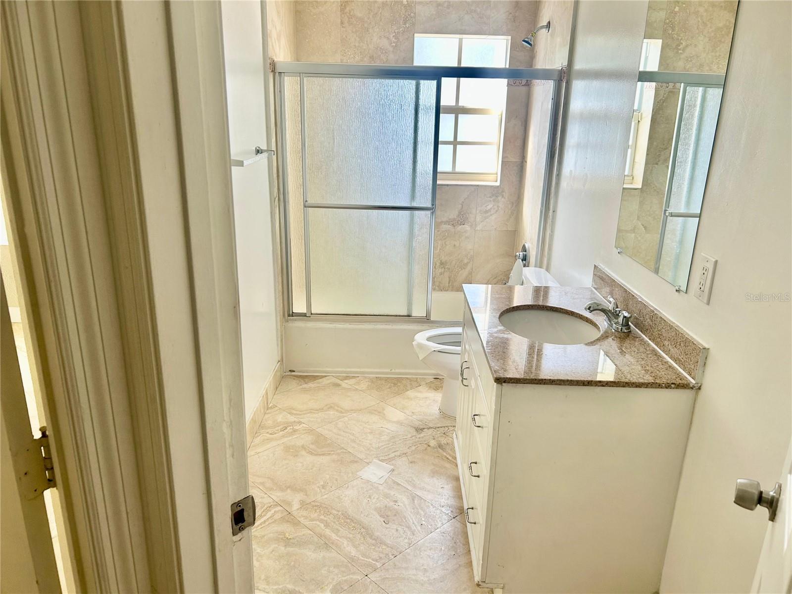 HOLLYWOOD 1-21 B - Residential