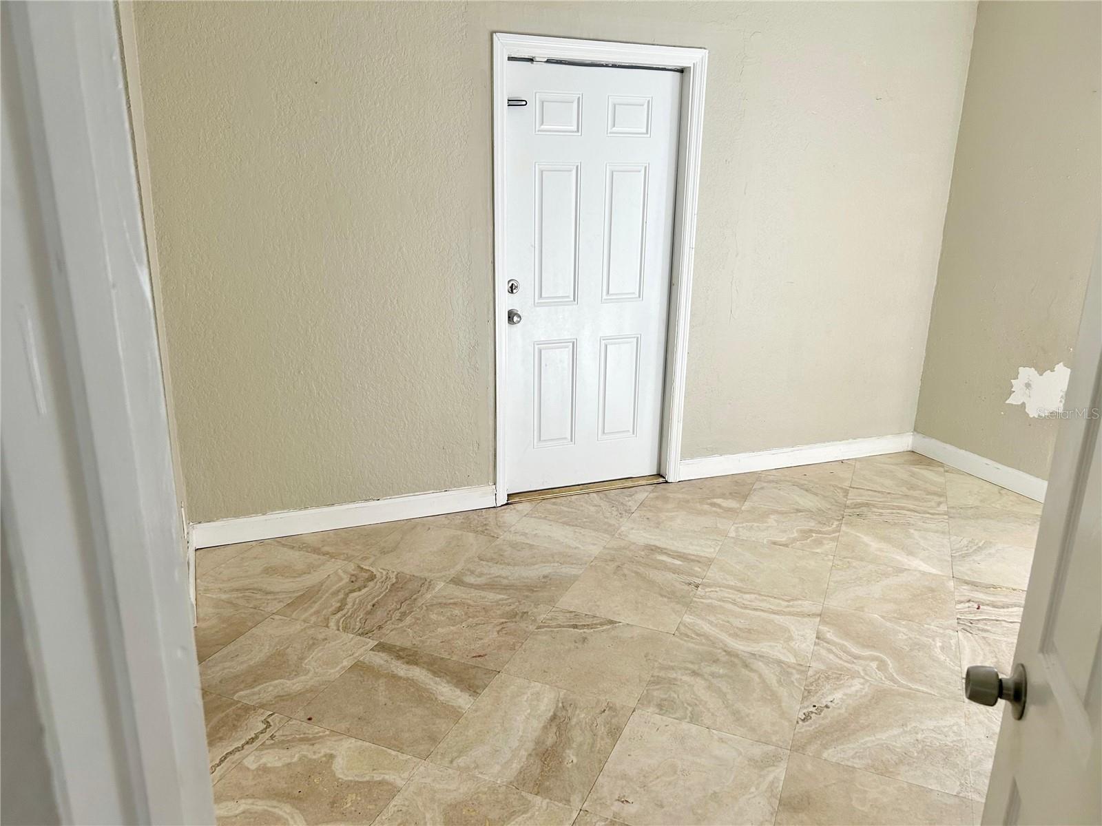 HOLLYWOOD 1-21 B - Residential