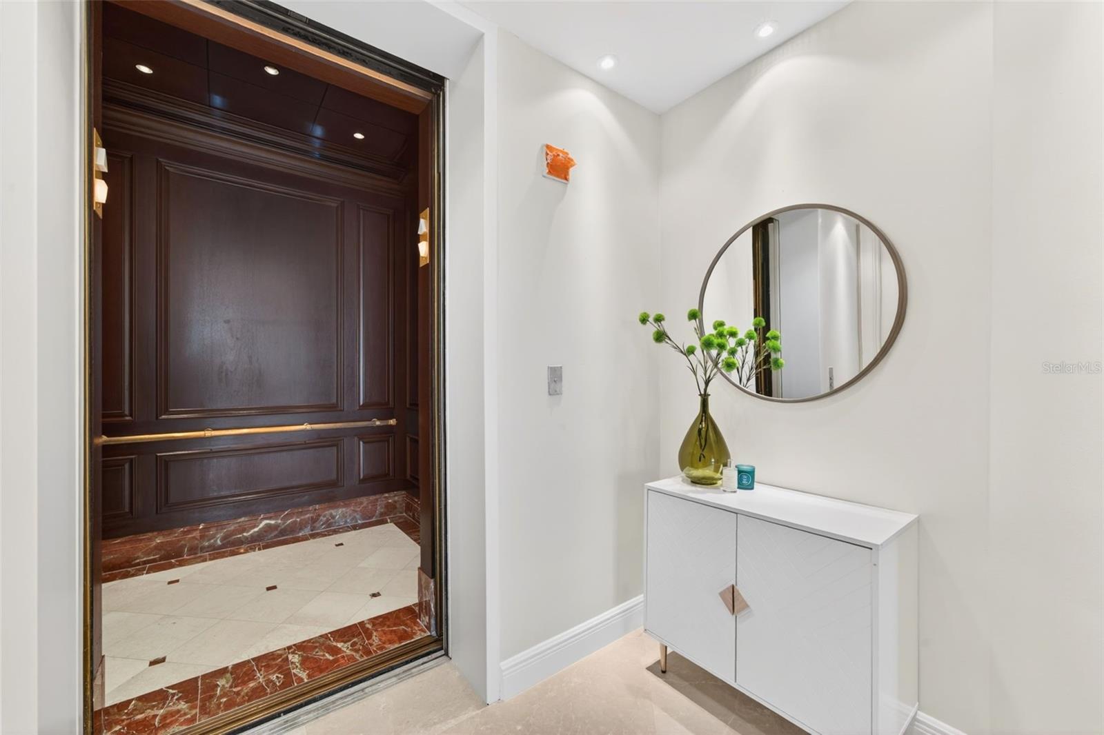 THE TOWER RESIDENCES - Residential