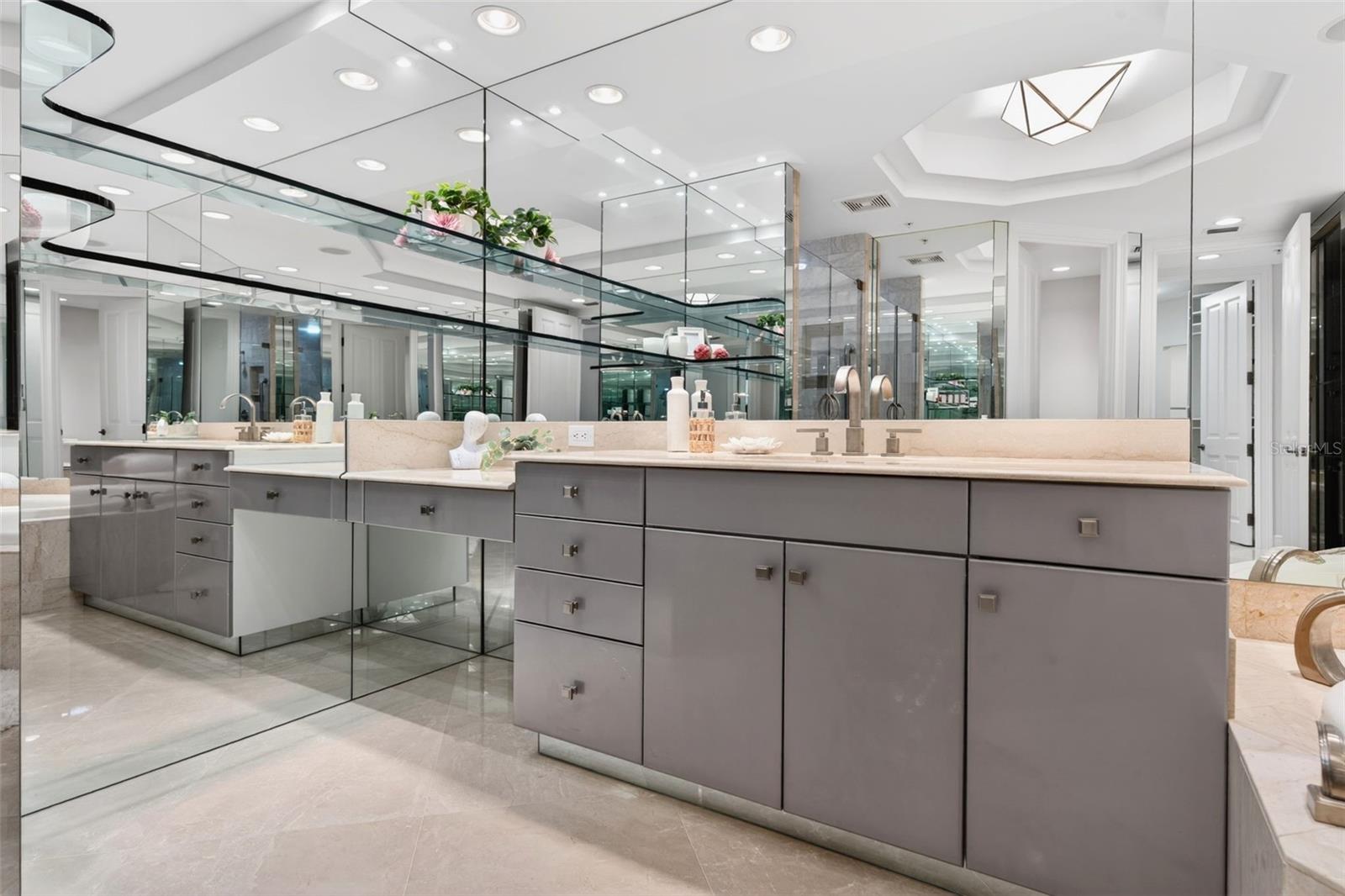 THE TOWER RESIDENCES - Residential