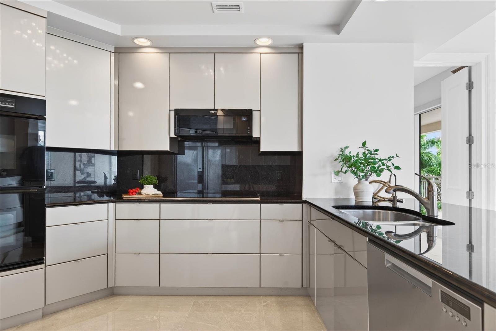 THE TOWER RESIDENCES - Residential