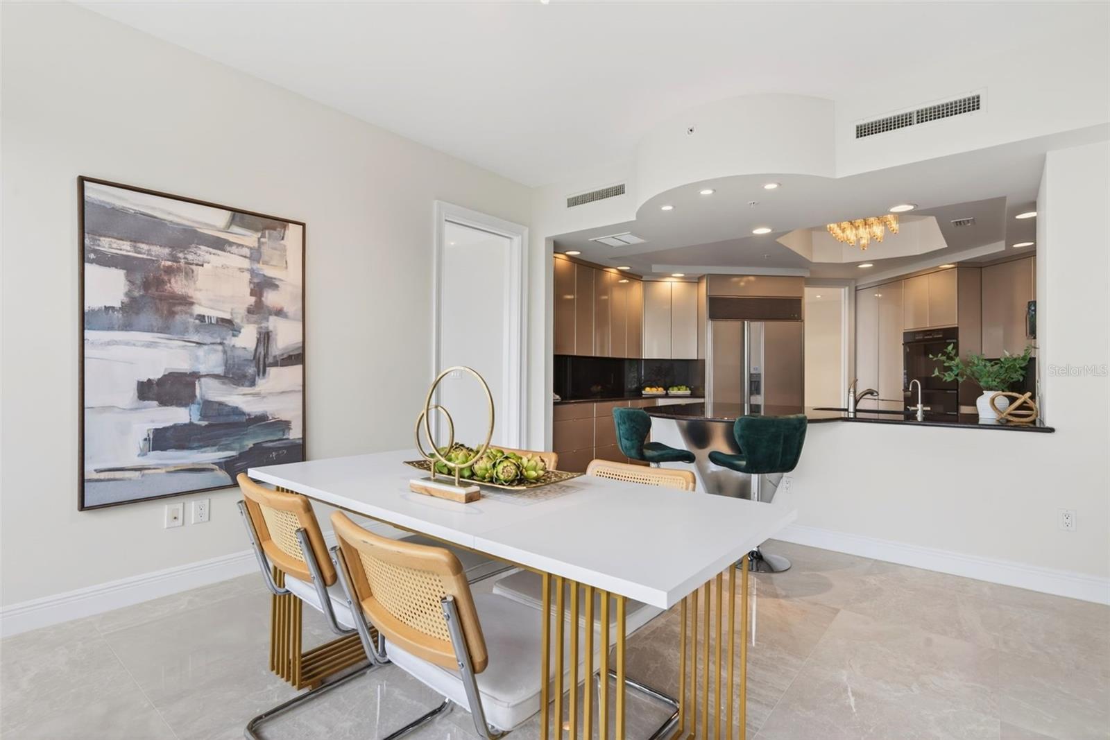 THE TOWER RESIDENCES - Residential