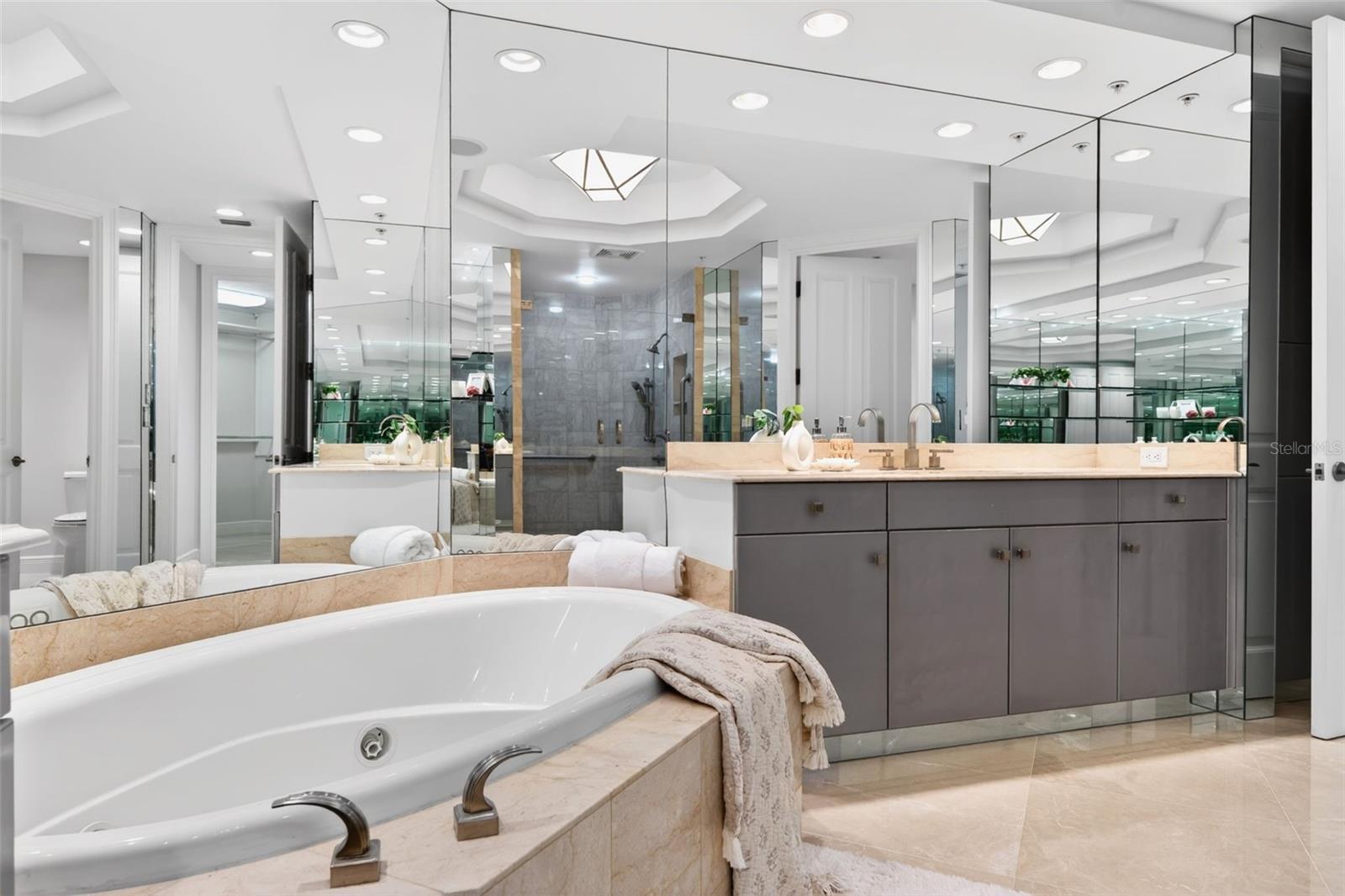THE TOWER RESIDENCES - Residential