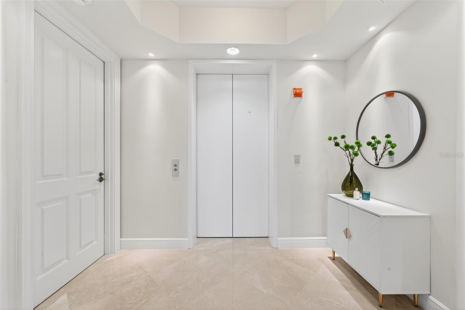 THE TOWER RESIDENCES - Residential