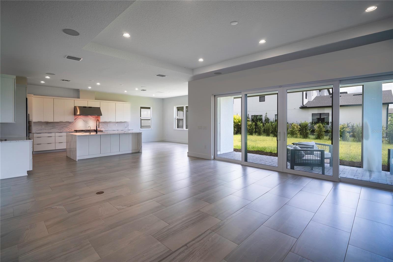 LAUREL POINTE PH 1 - Residential