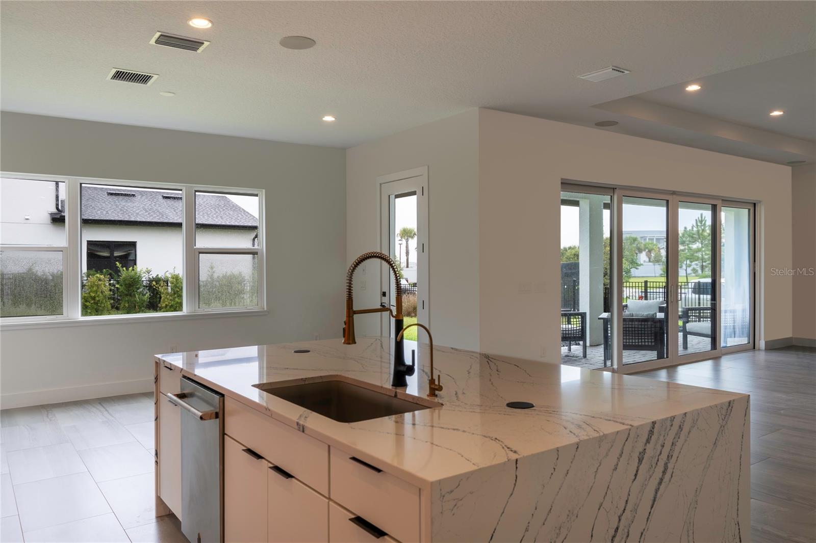 LAUREL POINTE PH 1 - Residential