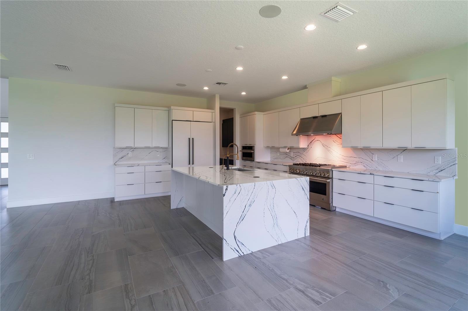 LAUREL POINTE PH 1 - Residential
